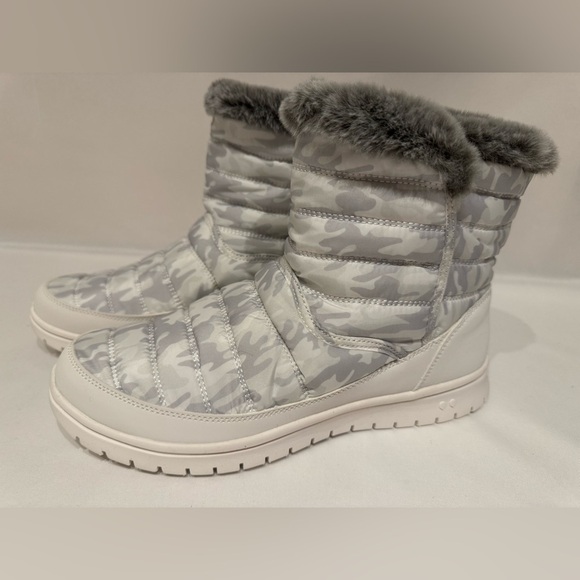 NEW Ryka Women’s Suzy Water Repellant Camo White Ankle Boots Size 9.5M - Picture 4 of 11
